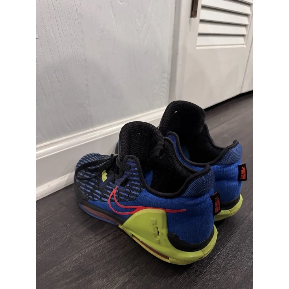 Nike LeBron Witness Size Unknown Size (Size Tags removed) Estimated Mens 7